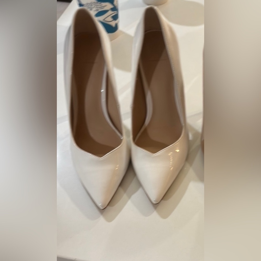 Elegant Women's heels in white sz 8.5
